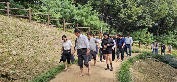 구미 해마루공원서 700여명 가을길 걸어…음악 공연도 함께